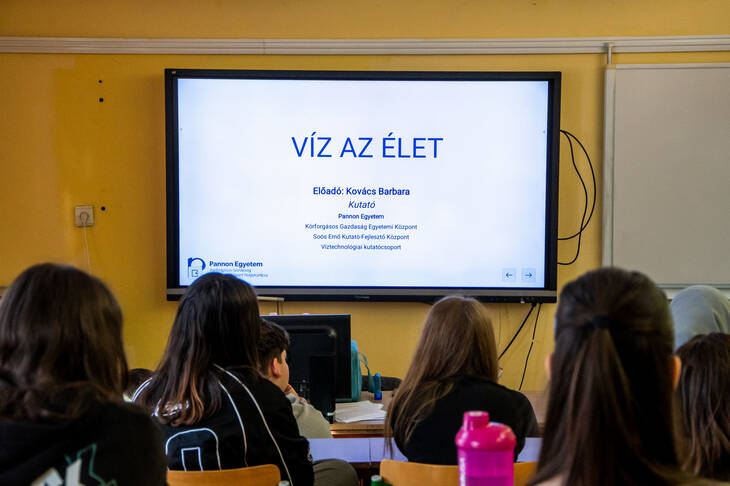 V�z Vil�gnapi Programok iskol�nkban