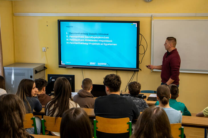 Fenntarthat�s�gi t�mah�t programjai
