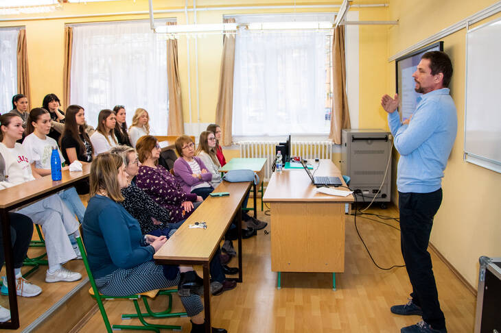 Dr. Szeghy Balázs, egykori tanítványunk látogatása Dr. Szeghy Balázs, egykori tanítványunk látogatása