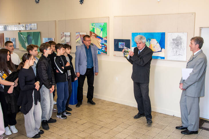 Babati Csaba ki�ll�t�sa a Dr. Mez� Ferenc Gimn�ziumban