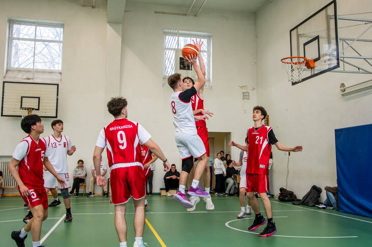 30. Sz�nt� Zolt�n Kos�rlabda Eml�ktorna